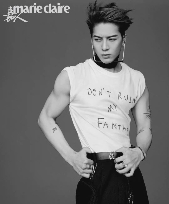 王嘉尔泳池大片曝光,展现完美身材,嘎嘎的状态太好了吧|王嘉尔|泳池