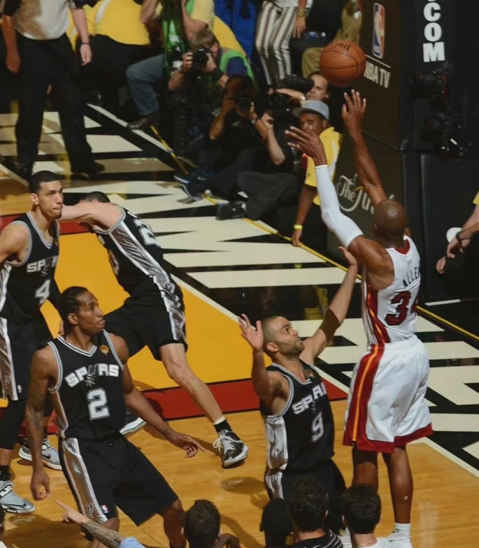 nba七大名场面瞬间艾弗森跨过泰伦卢詹姆斯世纪封盖一哥