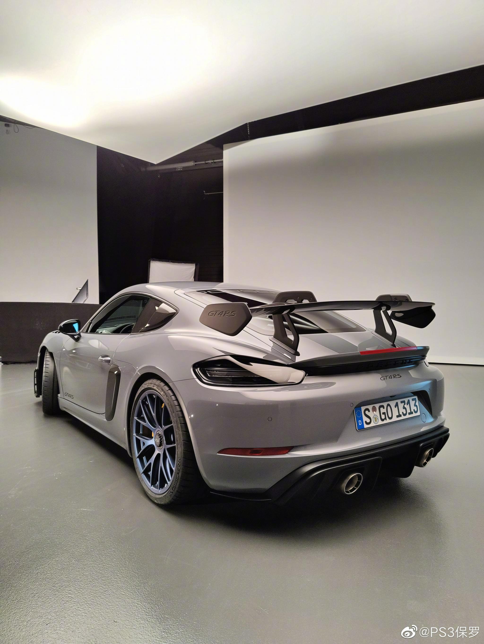 保时捷全新中置跑车旗舰718caymangt4rs发布