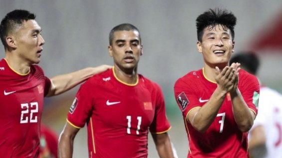 国足战平澳大利亚,李铁80分钟换人引争议,如何看待李铁的安排?休闲区蓝鸢梦想 - Www.slyday.coM