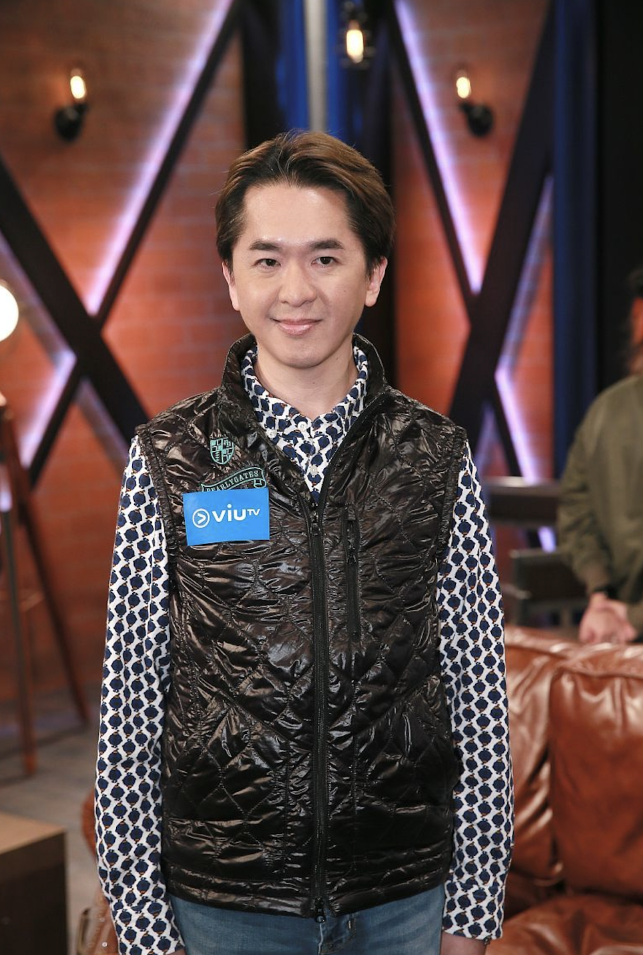 邓兆尊陪新欢甜蜜出巡,女方身材圆润孕味浓,已澄清只是身材发福|邓兆