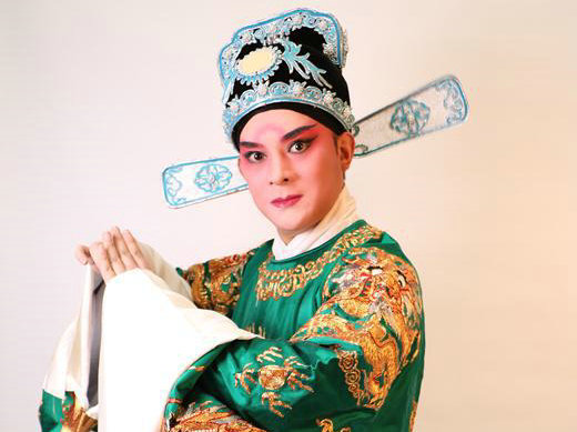 十九届六中全会反响上海淮剧团演员邱海东继续传承和推广优秀传统文化