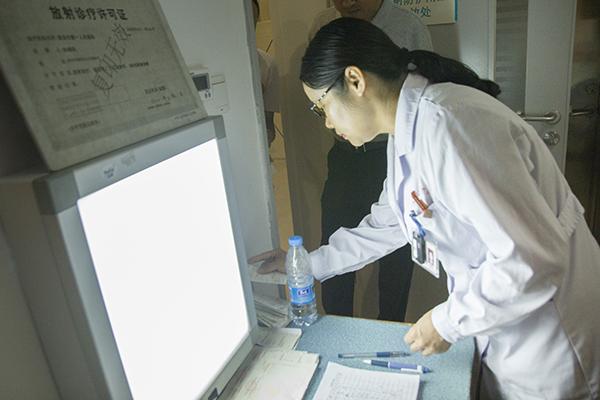 河南一高三学生校内跑操猝死！双方起争议，学生跑操该不该废除？休闲区蓝鸢梦想 - Www.slyday.coM