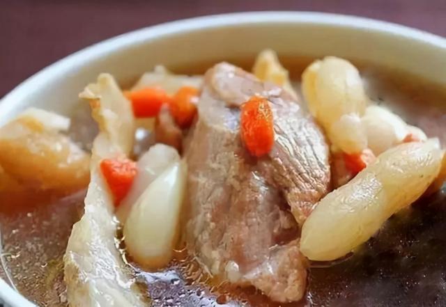 喉咙老痒一咳嗽就停不住你燥了喝点麦冬汤吧