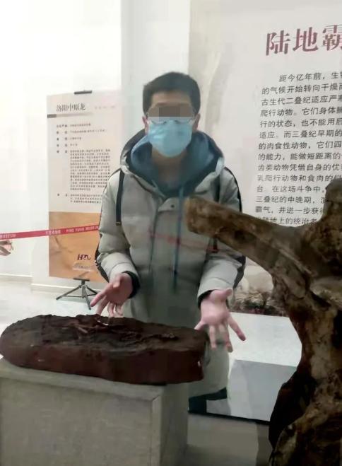 痛心！高三男生在学校跑操时猝死…休闲区蓝鸢梦想 - Www.slyday.coM