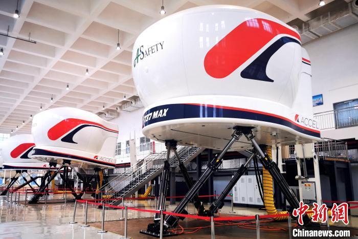 首台“中国制造”波音737 MAX全动飞行模拟机。　安胜公司供图