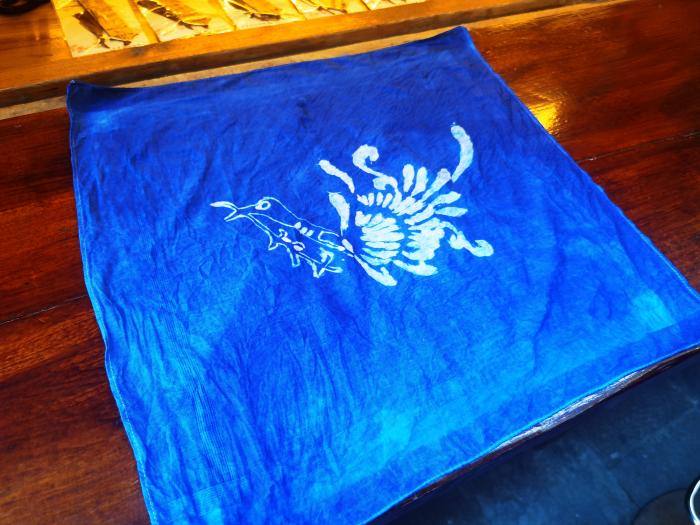 苗族蜡染00后传承人回归新旧融合推动手工体验店