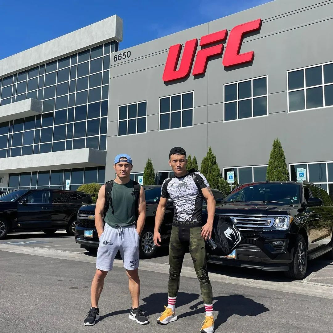 另一方面也可以跟美国本土的拳手交流学习,提前适应ufc的竞技强度