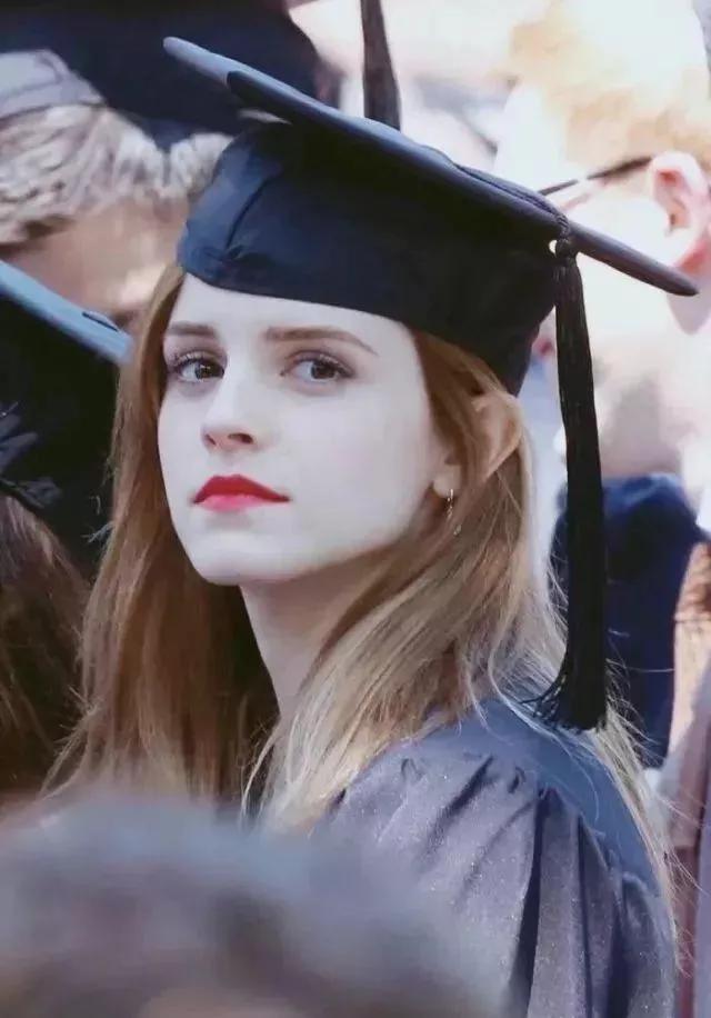 美国名校突然官宣奖学金政策!留学生可申请,不愧是最快乐的藤校