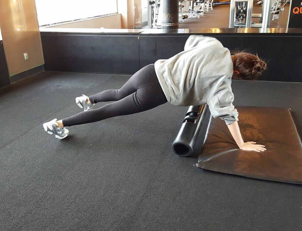 何超莲「最美千金」靠7招打造完美身材 练成马甲线|健身球|何超莲