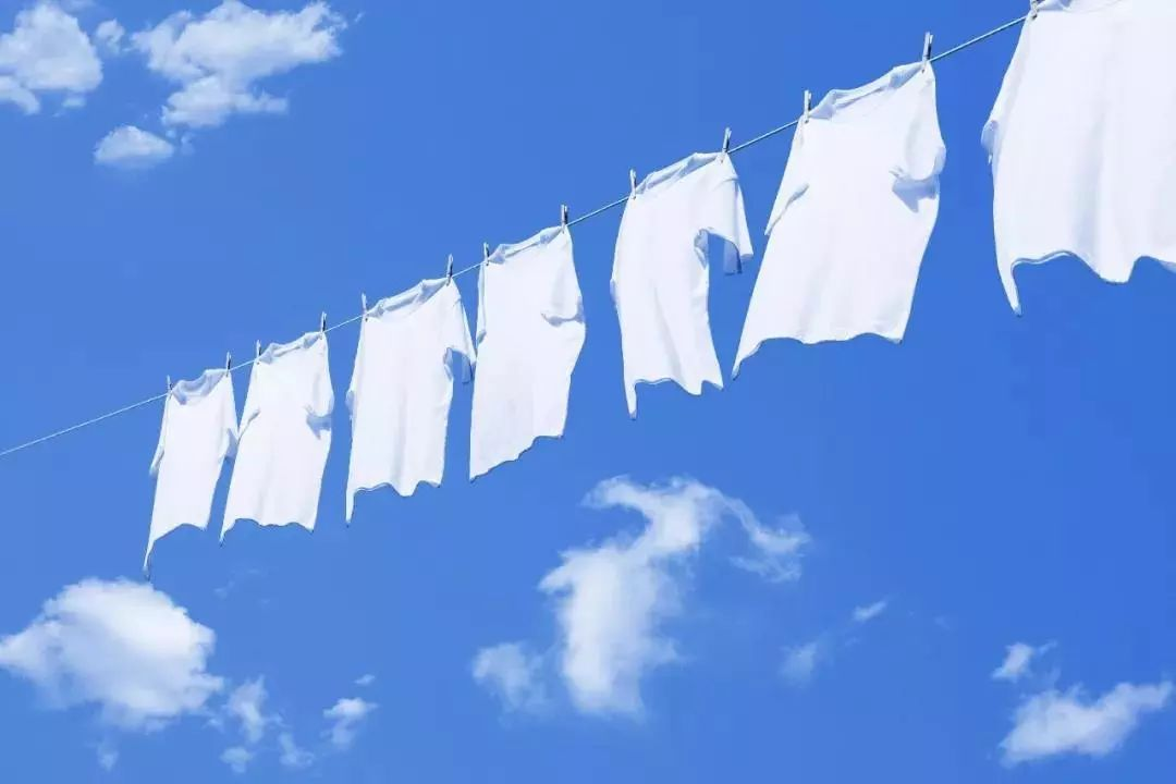 阳台客厅打通后，如何晾晒衣物？这些方法让你不再用为晒衣服发愁|阳台|衣服|客厅_新浪新闻