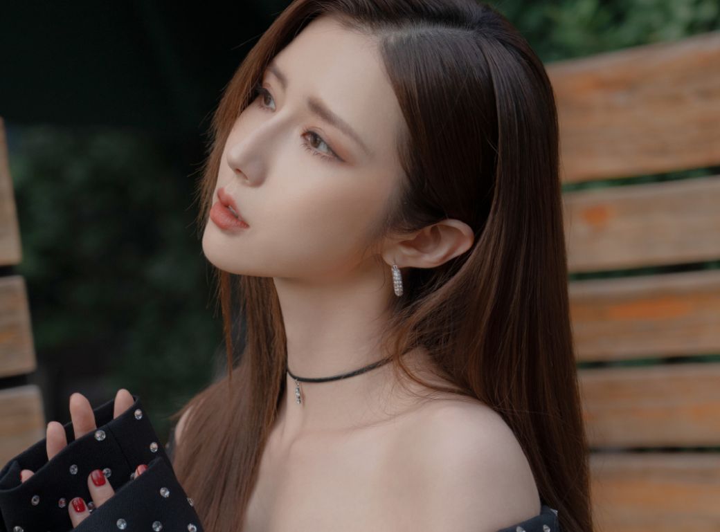 方安娜否认恋爱声称跟李易峰约好了今后两人的小孩要在一起玩