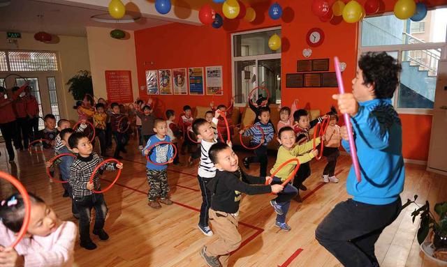 大连一女幼师因涉疫不当言论被行拘。女幼师此举是因为压力大?休闲区蓝鸢梦想 - Www.slyday.coM