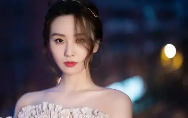 太灾难！ELLE红毯取消，明星熬了六个小时，脱妆塌发眼袋明显休闲区蓝鸢梦想 - Www.slyday.coM