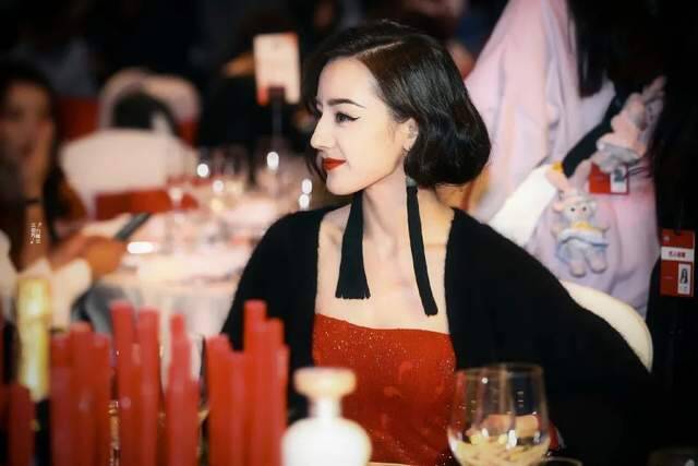 太灾难！ELLE红毯取消，明星熬了六个小时，脱妆塌发眼袋明显休闲区蓝鸢梦想 - Www.slyday.coM