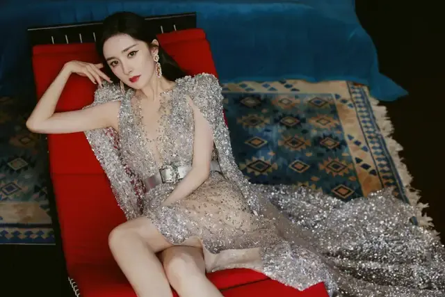 太灾难！ELLE红毯取消，明星熬了六个小时，脱妆塌发眼袋明显休闲区蓝鸢梦想 - Www.slyday.coM