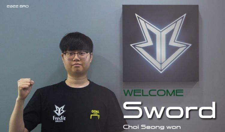 各赛区转会期最新动态：FPX官宣牛宝离队，剑皇加入BRO重返LCK休闲区蓝鸢梦想 - Www.slyday.coM