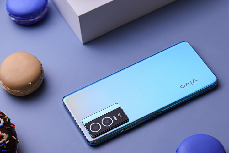 闪充加持无忧续航 轻薄时尚手机vivo y76s评测__财经头条