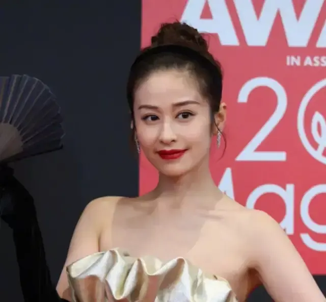 太灾难！ELLE红毯取消，明星熬了六个小时，脱妆塌发眼袋明显休闲区蓝鸢梦想 - Www.slyday.coM