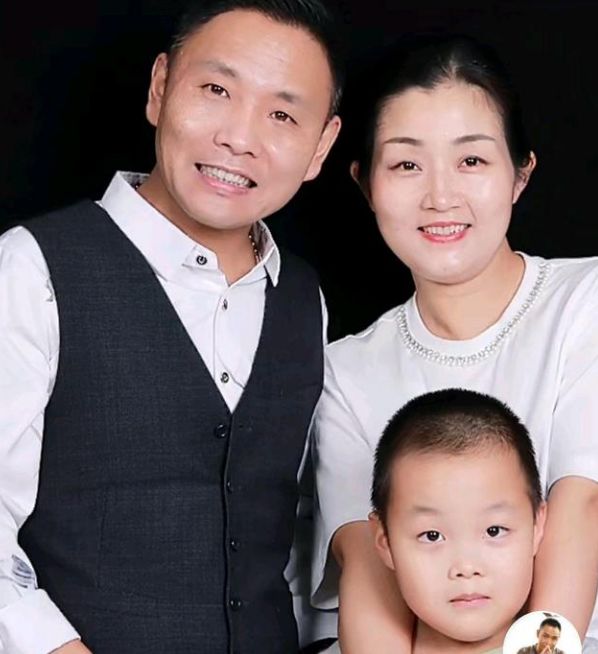 9月15日,祁隆的妻子乐凡突然在直播室爆料,他的ks账户被祁隆的女徒弟