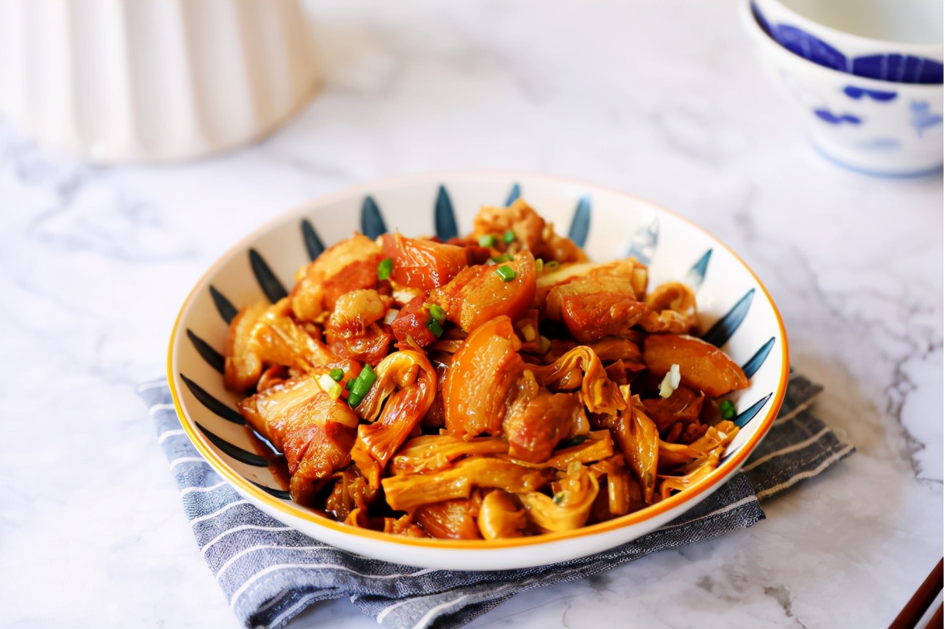 人人都知晓的一道硬菜五花肉配腐竹入口即化