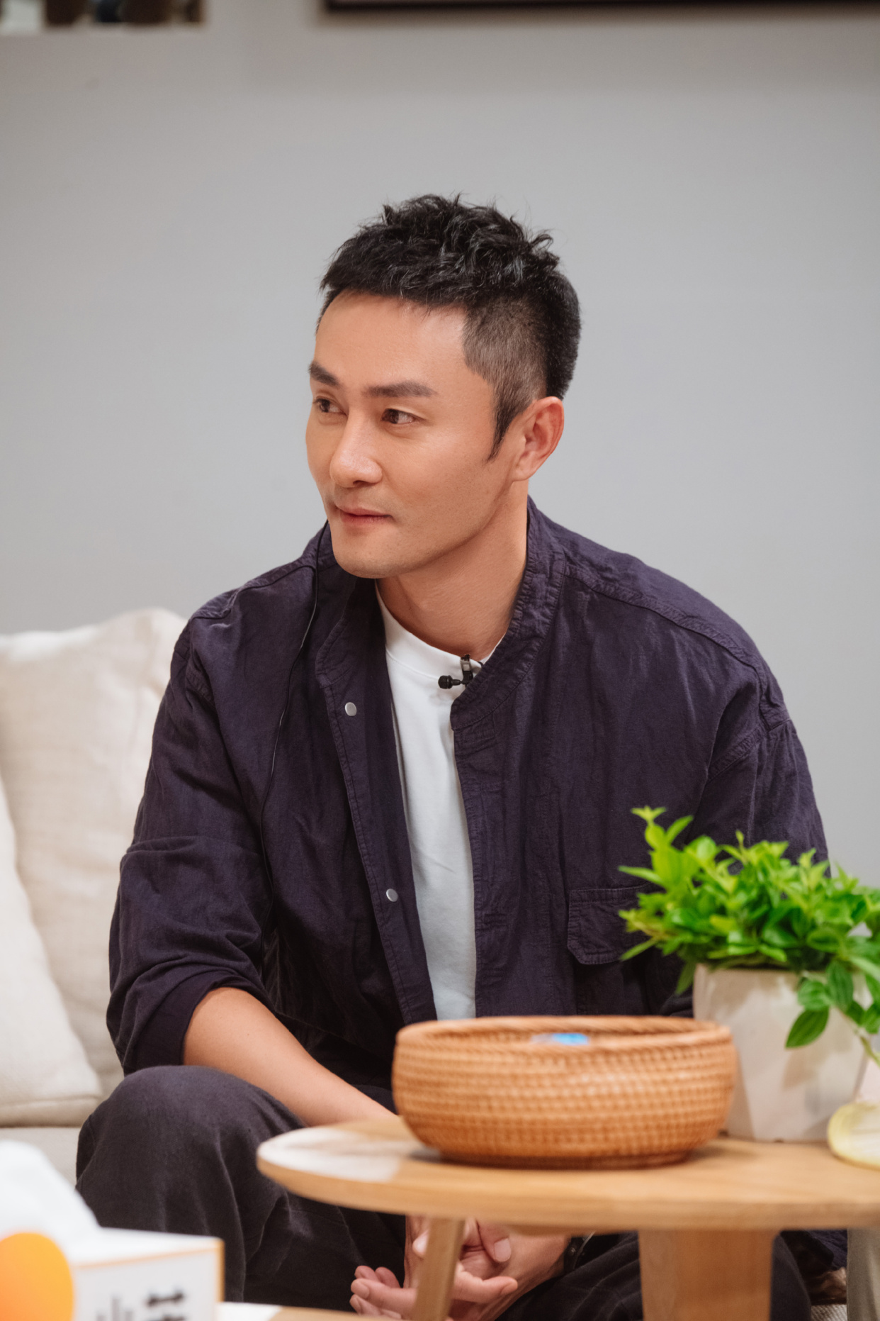一个月后章贺突然改名他白来参加再见爱人了
