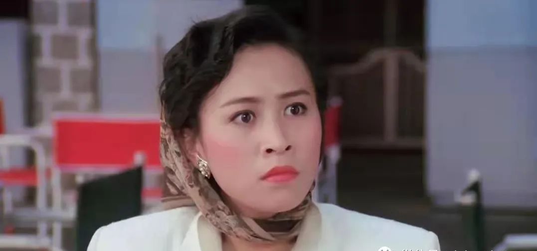 刘嘉玲年轻时有多时髦30年前凭一条丝巾穿搭惊艳了整个时尚圈