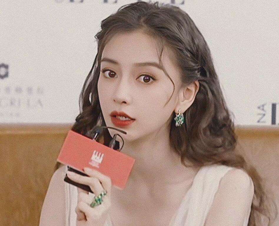 angelababy白色纱裙惊艳造型简约时尚尽显高级感