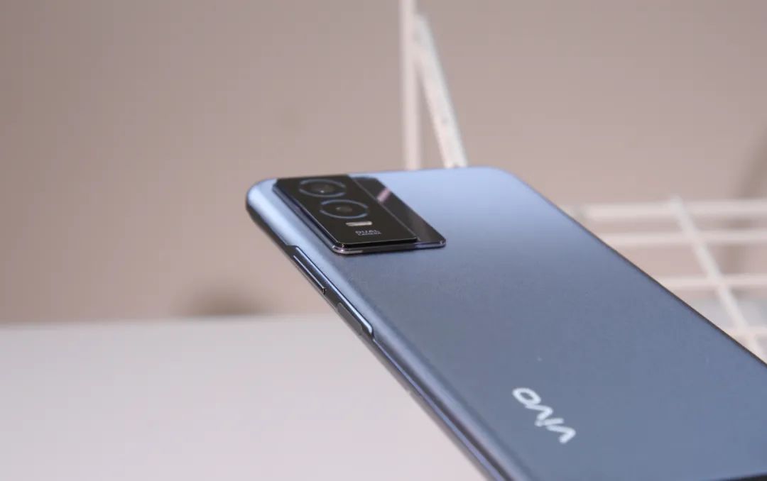 【图赏】vivo y76s 『星夜黑』版上手实拍__财经头条