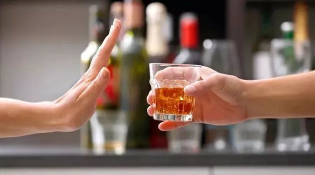 不要小看过度饮酒对身体伤害大