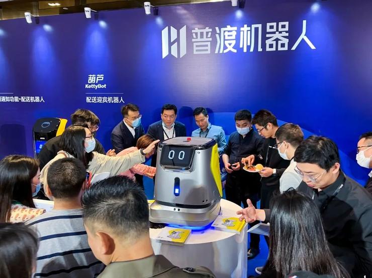 清洁机器人出尘c1亮相普渡科技正式跨入商用清洁领域