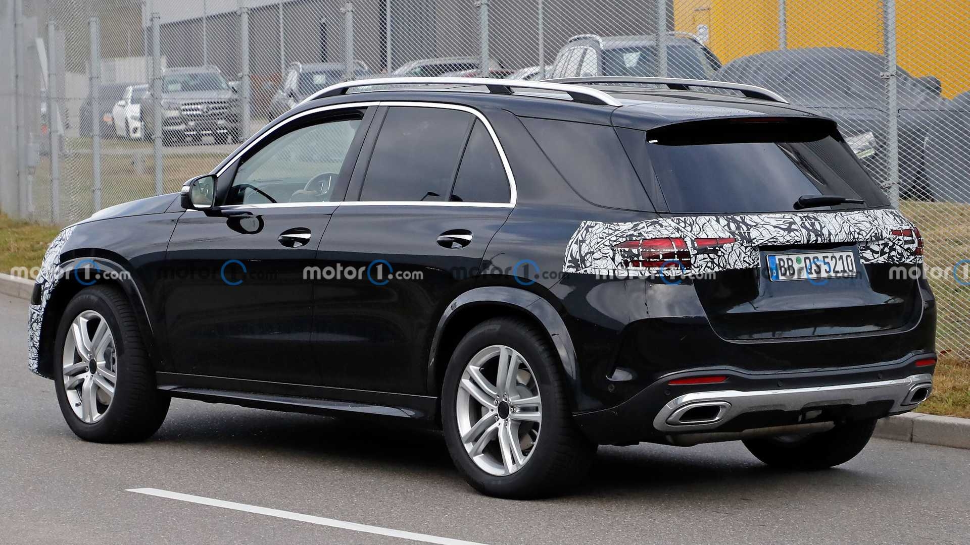 奔驰gle最新路测谍照曝光动力不变或于2022年初公布