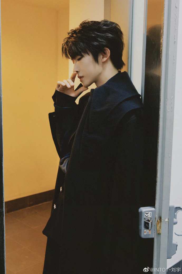 刘宇楼梯间写真大片刘宇创造灵感来源楼梯间all