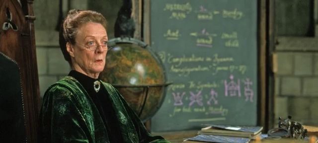 哈利波特明明是格兰芬多院长但麦格教授为何总穿绿衣服