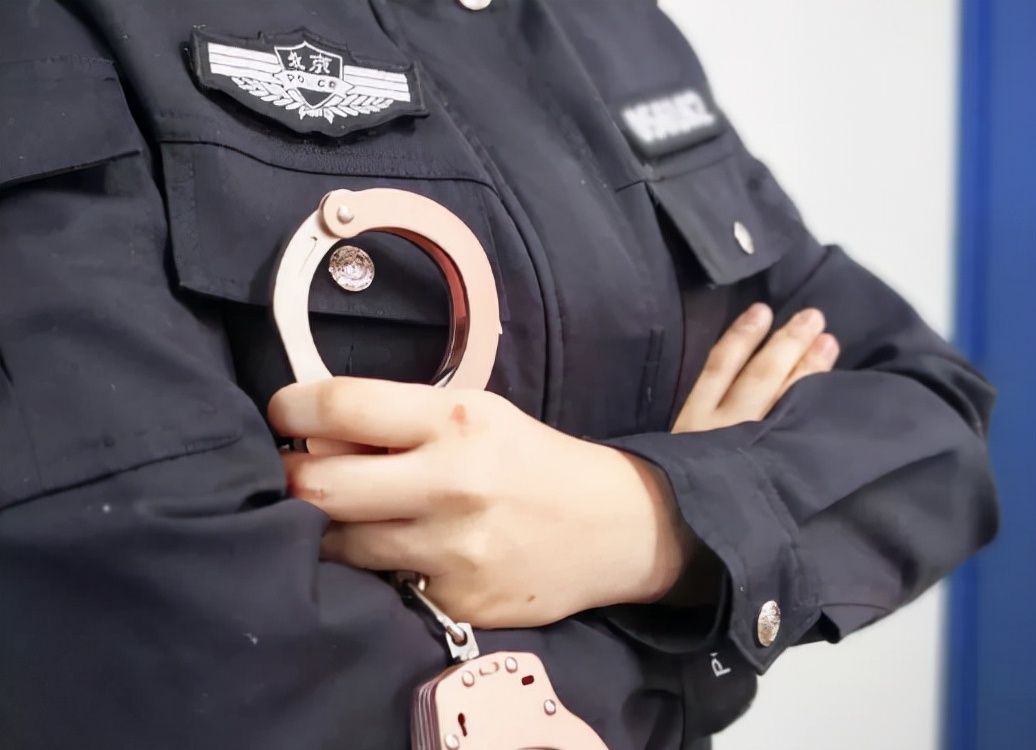 细思极恐!男子穿女装躲女厕偷拍被抓,手机内存大量女性隐私照休闲区蓝鸢梦想 - Www.slyday.coM 细思极恐!男子穿女装躲女厕偷拍被抓,手机内存大量女性隐私照休闲区蓝鸢梦想 - Www.slyday.coM