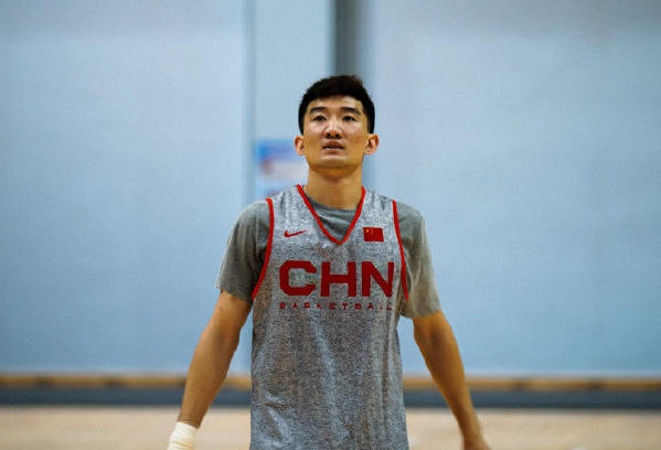 男篮官宣9张集训图2师徒同框2内线缺训赵睿阿布大汗淋漓