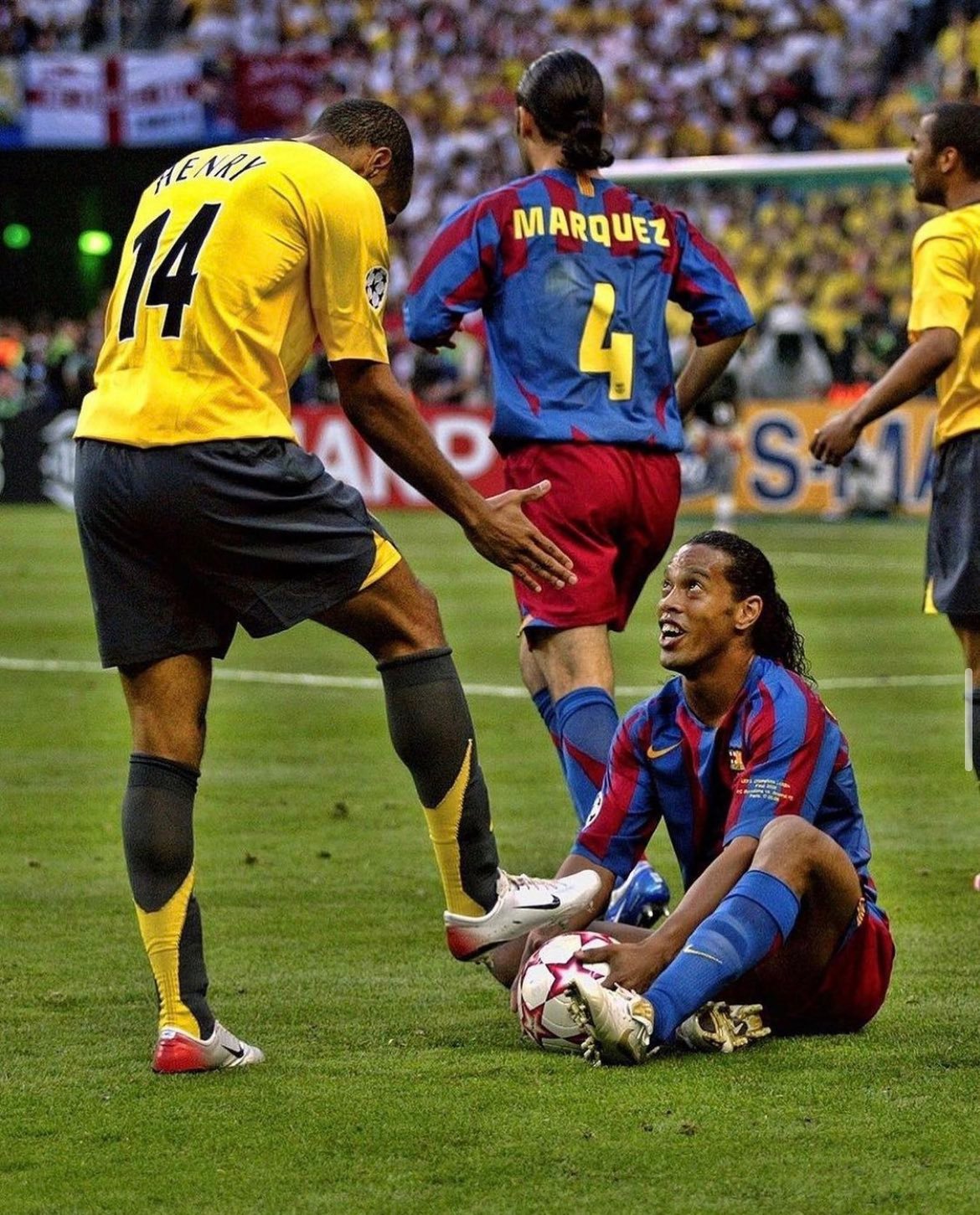 小罗与亨利在2006年欧冠决赛97939193|欧冠决赛|欧冠|足球