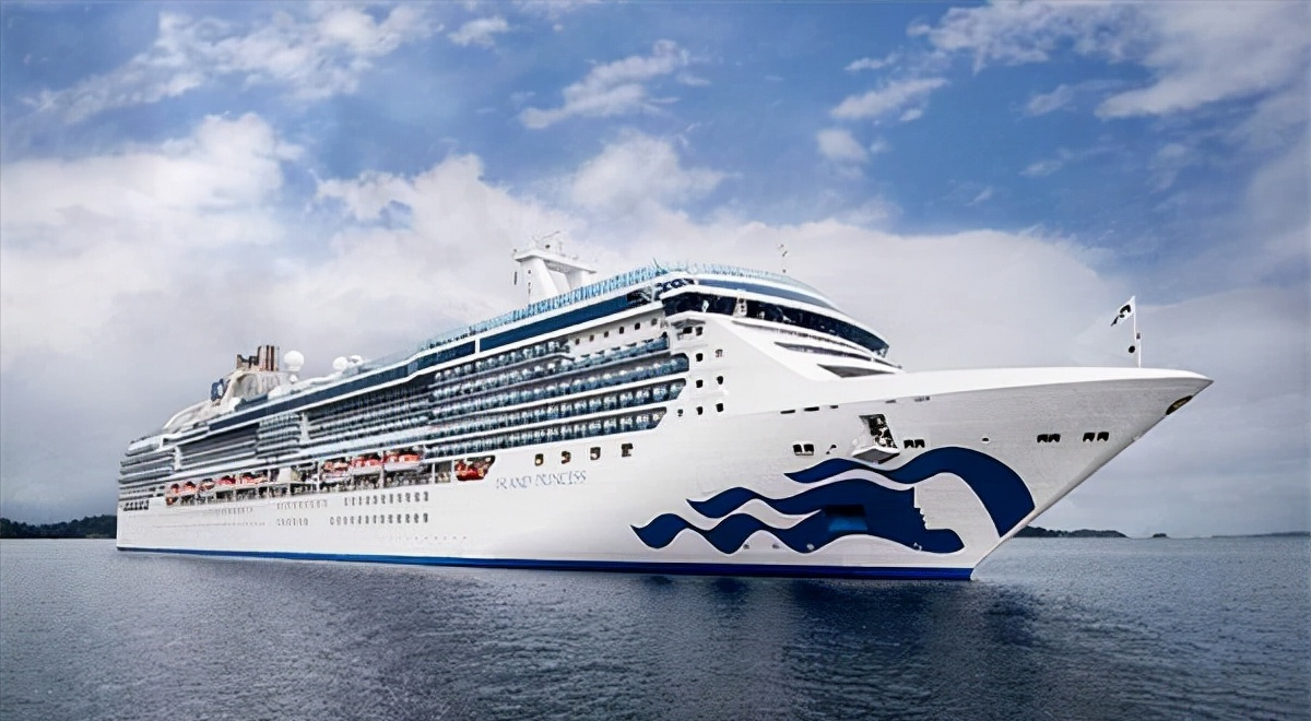 5亿投资没白花!国产"零排放"游轮问世,堪称江上"巨无霸"__财经头条