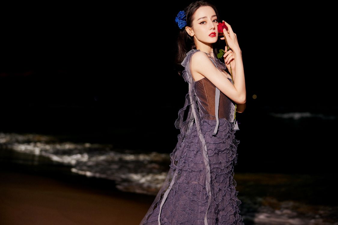 3天5套造型，迪丽热巴“美麻了”！新一代红毯赢家？休闲区蓝鸢梦想 - Www.slyday.coM