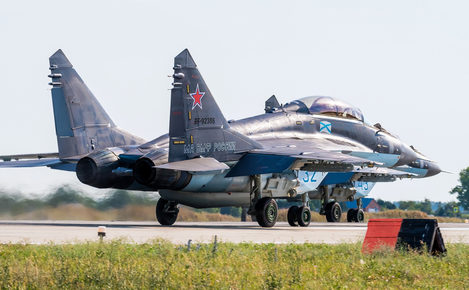 "米格-29k"的航电设备是以mll-std 1553b数据总线为基础的.