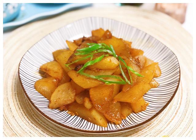 香喷喷的炒萝卜,加一样东西,素炒特别香,孩子消化不好建议多吃