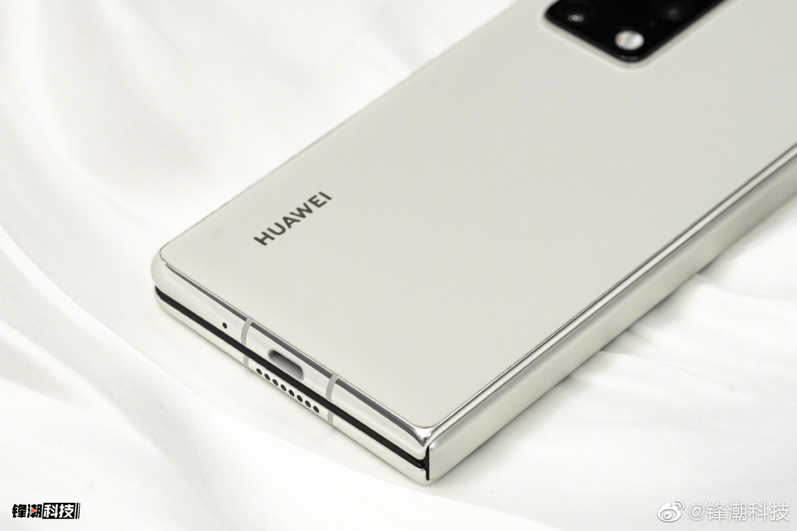 华为mate x2典藏版真机实拍,素皮材质 锦白配色,可太有质感……__财经