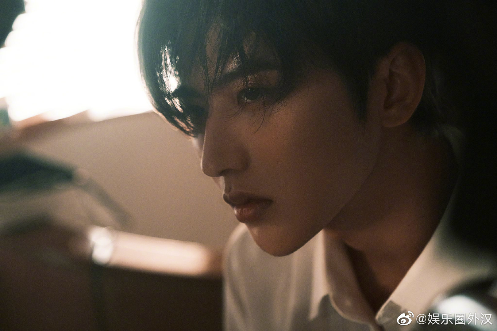 好苏啊 这下颌线 不看镜头是帅哥最后的温柔