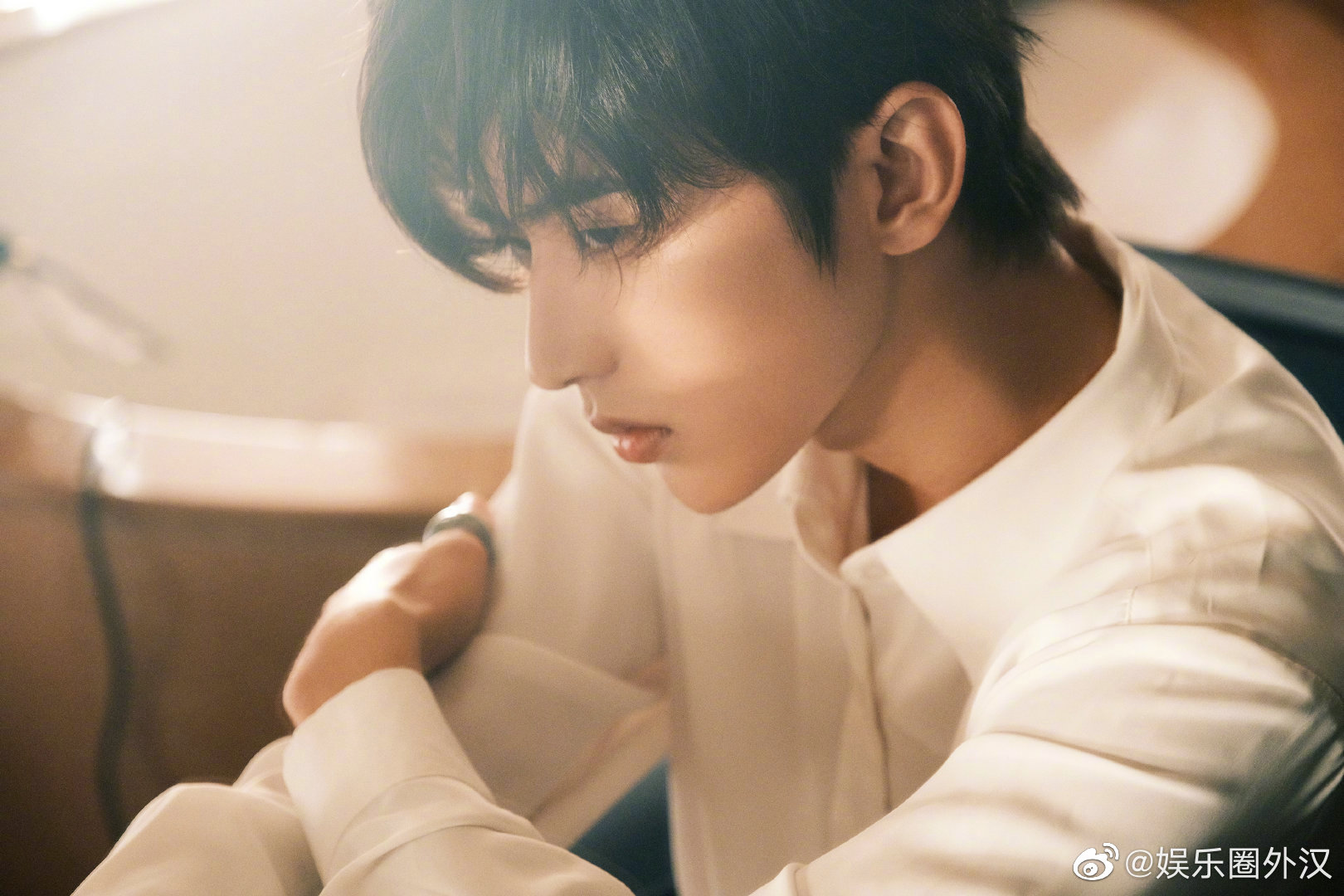 好苏啊 这下颌线 不看镜头是帅哥最后的温柔