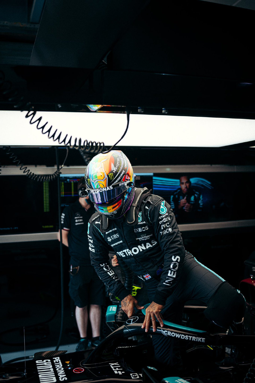 卡塔尔大奖赛汉密尔顿的彩虹头盔