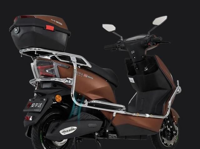 安尔达电动车评测搭载大功率电机续航200公里一车多用