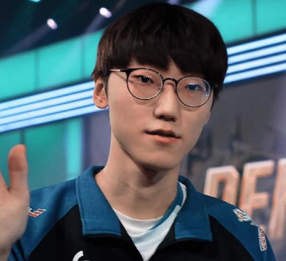 LPL怕吗?Faker续约失败Deft养老,LCK两队完成银河战舰剑指S12休闲区蓝鸢梦想 - Www.slyday.coM LPL怕吗?Faker续约失败Deft养老,LCK两队完成银河战舰剑指S12休闲区蓝鸢梦想 - Www.slyday.coM