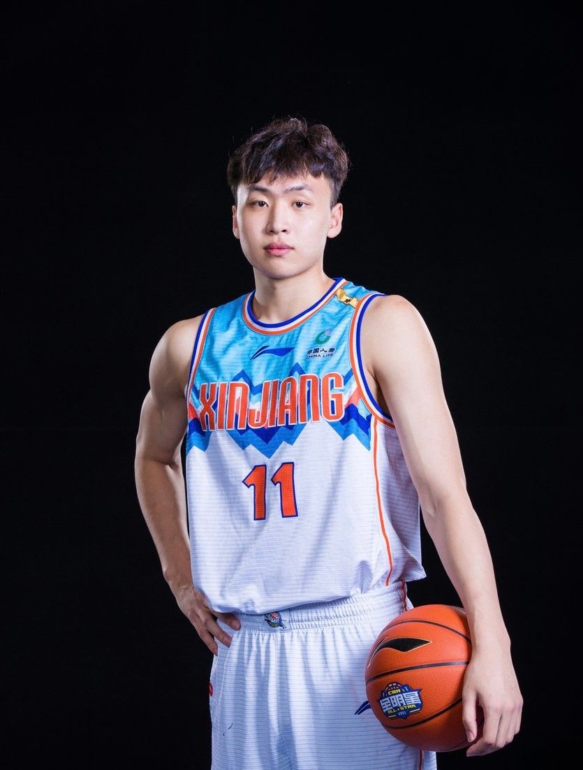 齐麟告别国家队中国男篮锋线名单出炉周鹏领军广东两人入选