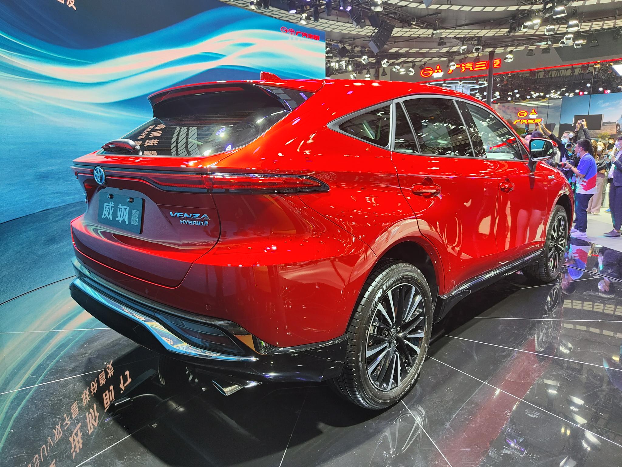 吾与凌放孰美广汽丰田全新suv威飒车展实拍