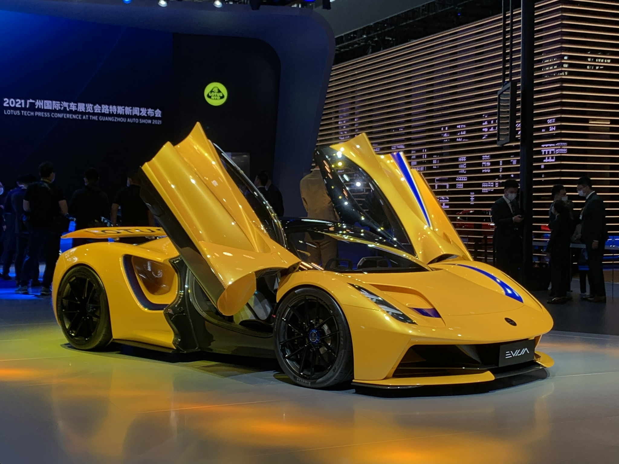 三大国产豪车亮相广州车展坦克500正式预售还有吉利超跑